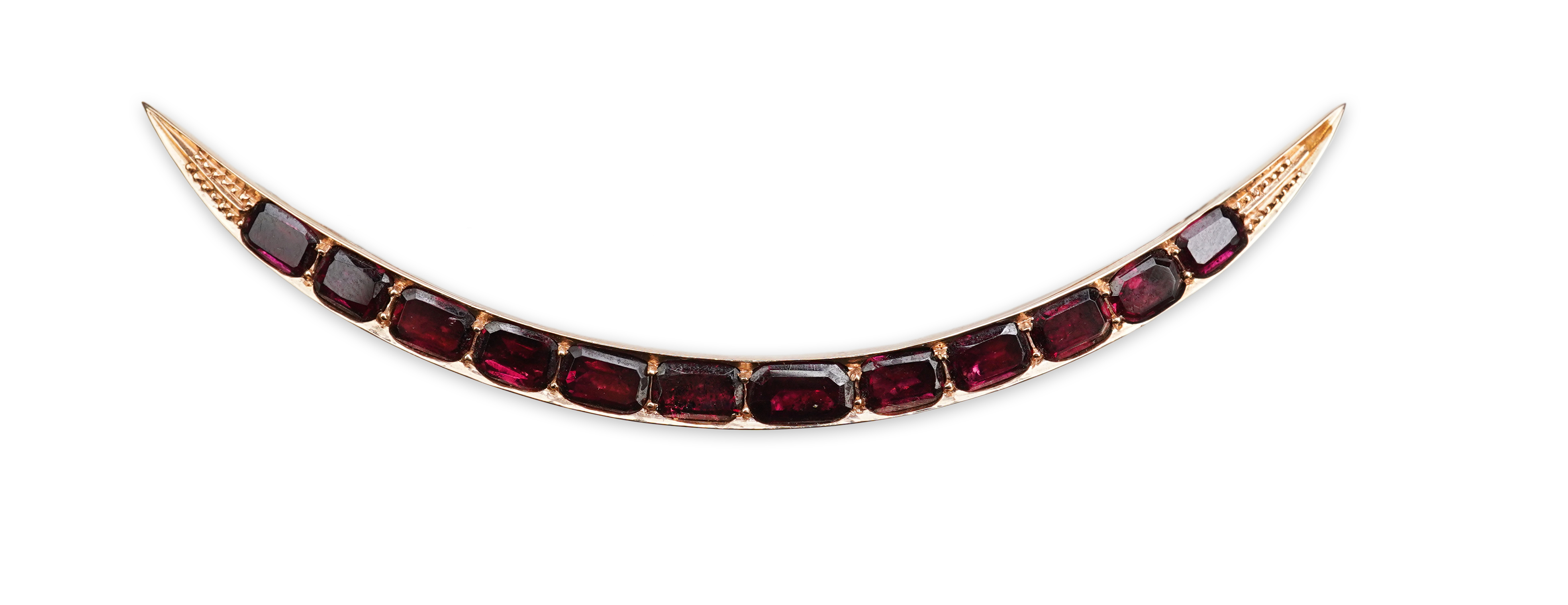 A late Victorian garnet brooch, late 19th century